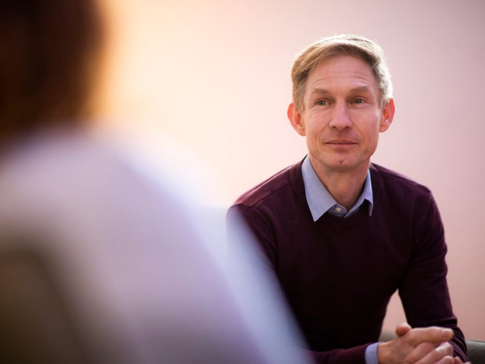 Ron Meijering in gesprek tijdens burnoutpreventie
coaching”